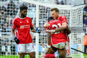 2023-12-26 - Chris Wood of Nottingham Forest celebrates with Anthony Elanga after he scores the equalising goal 1-1 during the English championship Premier League football match between Newcastle United and Nottingham Forest on 26 December 2023 at St. James' Park in Newcastle, England - FOOTBALL - ENGLISH CHAMP - NEWCASTLE V NOTTINGHAM FOREST - ENGLISH PREMIER LEAGUE - SOCCER