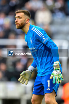 2023-12-26 - Nottingham Forest goalkeeper Matt Turner during the English championship Premier League football match between Newcastle United and Nottingham Forest on 26 December 2023 at St. James' Park in Newcastle, England - FOOTBALL - ENGLISH CHAMP - NEWCASTLE V NOTTINGHAM FOREST - ENGLISH PREMIER LEAGUE - SOCCER
