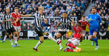 2023-12-26 - Moussa Niakhate of Nottingham Forest blocks a shot from Anthony Gordon of Newcastle during the English championship Premier League football match between Newcastle United and Nottingham Forest on 26 December 2023 at St. James' Park in Newcastle, England - FOOTBALL - ENGLISH CHAMP - NEWCASTLE V NOTTINGHAM FOREST - ENGLISH PREMIER LEAGUE - SOCCER