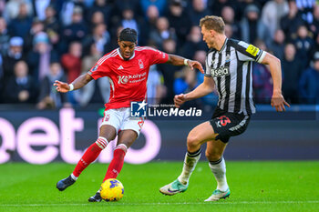 2023-12-26 - Anthony Elanga of Nottingham Forest runs at Dan Burn of Newcastle during the English championship Premier League football match between Newcastle United and Nottingham Forest on 26 December 2023 at St. James' Park in Newcastle, England - FOOTBALL - ENGLISH CHAMP - NEWCASTLE V NOTTINGHAM FOREST - ENGLISH PREMIER LEAGUE - SOCCER