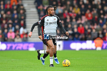 2023-12-26 - Alex Iwobi (22) of Fulham during the English championship Premier League football match between Bournemouth and Fulham on 26 December 2023 at the Vitality Stadium in Bournemouth, England - FOOTBALL - ENGLISH CHAMP - BOURNEMOUTH V FULHAM - ENGLISH PREMIER LEAGUE - SOCCER