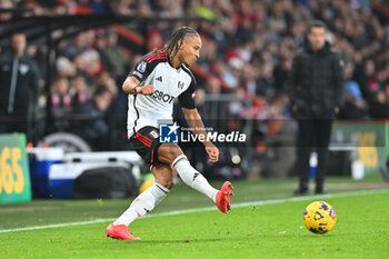 2023-12-26 - Bobby Reid (14) of Fulham during the English championship Premier League football match between Bournemouth and Fulham on 26 December 2023 at the Vitality Stadium in Bournemouth, England - FOOTBALL - ENGLISH CHAMP - BOURNEMOUTH V FULHAM - ENGLISH PREMIER LEAGUE - SOCCER