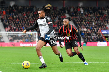2023-12-26 - Alex Iwobi (22) of Fulham during the English championship Premier League football match between Bournemouth and Fulham on 26 December 2023 at the Vitality Stadium in Bournemouth, England - FOOTBALL - ENGLISH CHAMP - BOURNEMOUTH V FULHAM - ENGLISH PREMIER LEAGUE - SOCCER