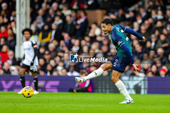 2023-12-31 - William Saliba (2) of Arsenal during the English championship Premier League football match between Fulham and Arsenal on 31 December 2023 at Craven Cottage in London, England - FOOTBALL - ENGLISH CHAMP - FULHAM V ARSENAL - ENGLISH PREMIER LEAGUE - SOCCER