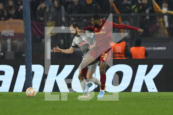 2023-02-23 - Georginio Wijnaldum of A.S. Roma and Andreas Ulmer of FC Salzburg during the UEFA Europa League play-off second leg between A.S. Roma vs FC Salzburg on February 23, 2023 at the Stadio Olimpico in Rome, Italy. - AS ROMA VS RB SALZBURG - UEFA EUROPA LEAGUE - SOCCER