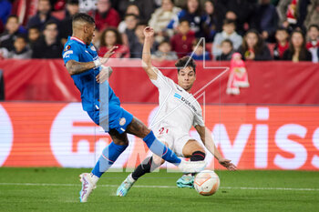 2023-02-16 - Oliver Torres of Sevilla FC and Patrick van Aanholt of PSV Eindhoven during the UEFA Europa League, Play-off, 1st leg football match between Sevilla FC and PSV Eindhoven on February 16, 2023 at Estadio Ramon Sanchez Pizjuan in Sevilla, Spain - FOOTBALL - EUROPA LEAGUE - SEVILLA FC V PSV EINDHOVEN - UEFA EUROPA LEAGUE - SOCCER