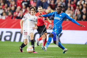2023-02-16 - Bryan Gil of Sevilla FC and Jordan Teze of PSV Eindhoven during the UEFA Europa League, Play-off, 1st leg football match between Sevilla FC and PSV Eindhoven on February 16, 2023 at Estadio Ramon Sanchez Pizjuan in Sevilla, Spain - FOOTBALL - EUROPA LEAGUE - SEVILLA FC V PSV EINDHOVEN - UEFA EUROPA LEAGUE - SOCCER