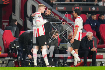 2023-02-23 - Jarrad Branthwaite of PSV is coached by coach Ruud van Nistelrooy of PSV during the UEFA Europa League, Play-off, 2nd leg football match between PSV and Sevilla FC on February 23, 2023 at the Philips Stadion in Eindhoven, Netherlands - FOOTBALL - EUROPA LEAGUE - PSV V SEVILLA FC - UEFA EUROPA LEAGUE - SOCCER