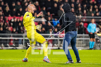 2023-02-23 - Marko Dmitrovic of Sevilla FC is attacked by a supporter who invaded the pitch during the UEFA Europa League, Play-off, 2nd leg football match between PSV and Sevilla FC on February 23, 2023 at the Philips Stadion in Eindhoven, Netherlands - FOOTBALL - EUROPA LEAGUE - PSV V SEVILLA FC - UEFA EUROPA LEAGUE - SOCCER