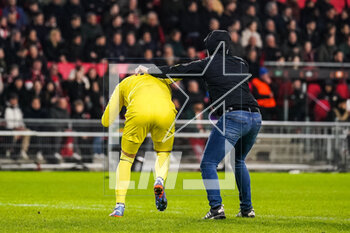 2023-02-23 - Marko Dmitrovic of Sevilla FC is attacked by a supporter who invaded the pitch during the UEFA Europa League, Play-off, 2nd leg football match between PSV and Sevilla FC on February 23, 2023 at the Philips Stadion in Eindhoven, Netherlands - FOOTBALL - EUROPA LEAGUE - PSV V SEVILLA FC - UEFA EUROPA LEAGUE - SOCCER