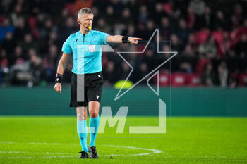 2023-02-23 - Referee Daniele Orsato during the UEFA Europa League, Play-off, 2nd leg football match between PSV and Sevilla FC on February 23, 2023 at the Philips Stadion in Eindhoven, Netherlands - FOOTBALL - EUROPA LEAGUE - PSV V SEVILLA FC - UEFA EUROPA LEAGUE - SOCCER