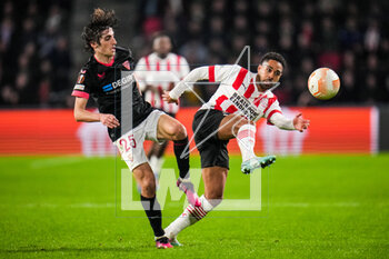 2023-02-23 - Bryan Gil of Sevilla FC challenges Phillipp Mwene of PSV during the UEFA Europa League, Play-off, 2nd leg football match between PSV and Sevilla FC on February 23, 2023 at the Philips Stadion in Eindhoven, Netherlands - FOOTBALL - EUROPA LEAGUE - PSV V SEVILLA FC - UEFA EUROPA LEAGUE - SOCCER