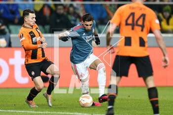 2023-03-09 - Dmytro Topalov of Shakhtar and Alireza Jahanbakhsh of Feyenoord during the UEFA Europa League, Round of 16, 1st leg football match between Shakhtar Donetsk and Feyenoord on March 9, 2023 at Pepsi Arena in Warsaw, Poland - FOOTBALL - EUROPA LEAGUE - SHAKHTAR DONETSK V FEYENOORD - UEFA EUROPA LEAGUE - SOCCER