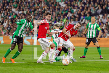 2023-03-17 - Bruno Fernandes, Marcel Sabitzer of Manchester United during the UEFA Europa League, Round of 16, 2nd leg football match between Real Betis and Manchester United on 16 March 2023 at Estadio Benito Villamarin in Seville, Spain - FOOTBALL - EUROPA LEAGUE - REAL BETIS V MANCHESTER UNITED - UEFA EUROPA LEAGUE - SOCCER