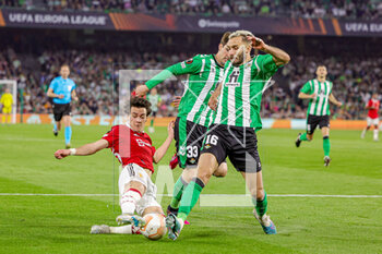 2023-03-17 - Facundo Pellistri (28) of Manchester United and German Pezzella of Real Betis during the UEFA Europa League, Round of 16, 2nd leg football match between Real Betis and Manchester United on 16 March 2023 at Estadio Benito Villamarin in Seville, Spain - FOOTBALL - EUROPA LEAGUE - REAL BETIS V MANCHESTER UNITED - UEFA EUROPA LEAGUE - SOCCER