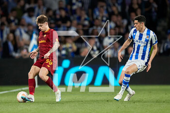 2023-03-16 - Nicola Zalewski of AS Roma and Carlos Fernandez of Real Sociedad during the UEFA Europa League, Round of 16, 2nd leg football match between Real Sociedad and AS Roma on March 16, 2023 at Reale Arena in San Sebastian, Spain - FOOTBALL - EUROPA LEAGUE - REAL SOCIEDAD V AS ROMA - UEFA EUROPA LEAGUE - SOCCER