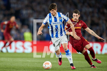 2023-03-16 - Robin Le Normand of Real Sociedad and Andrea Belotti of AS Roma during the UEFA Europa League, Round of 16, 2nd leg football match between Real Sociedad and AS Roma on March 16, 2023 at Reale Arena in San Sebastian, Spain - FOOTBALL - EUROPA LEAGUE - REAL SOCIEDAD V AS ROMA - UEFA EUROPA LEAGUE - SOCCER