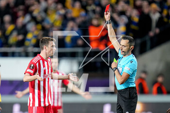 2023-03-16 - Referee Jose Maria Sanchez shows red card to Janik Haberer of Union Berlin during the UEFA Europa League, Round of 16, 2nd leg football match between Royale Union Saint-Gilloise and FC Union Berlin on March 16, 2023 at the Anderlecht Stadium in Brussels, Belgium - FOOTBALL - EUROPA LEAGUE - UNION SAINT-GILLOISE V UNION BERLIN - UEFA EUROPA LEAGUE - SOCCER