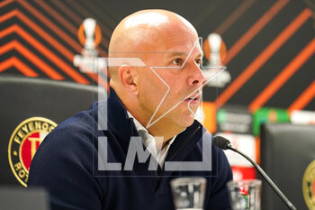 2023-04-13 - Coach Arne Slot of Feyenoord during the press conference following the UEFA Europa League, Quarter-finals, 1st leg football match between Feyenoord and AS Roma on April 13, 2023 at Stadion Feijenoord 'De Kuip' in Rotterdam, Netherlands - FOOTBALL - EUROPA LEAGUE - FEYENOORD V ROMA - UEFA EUROPA LEAGUE - SOCCER