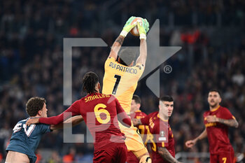 2023-04-20 - Rui Patricio of AS Roma during the UEFA Europa League match between AS Roma and Feyenoord at Stadio Olimpico on April 20, 2023 in Rome, Italy. - QUARTER FINALS - ROMA VS FEYENOORD - UEFA EUROPA LEAGUE - SOCCER