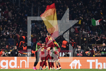 2023-04-20 - AS Roma team  during the UEFA Europa League match between AS Roma and Feyenoord at Stadio Olimpico on April 20, 2023 in Rome, Italy. - QUARTER FINALS - ROMA VS FEYENOORD - UEFA EUROPA LEAGUE - SOCCER