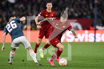 2023-04-20 - Nicola Zalewski of AS Roma during the UEFA Europa League match between AS Roma and Feyenoord at Stadio Olimpico on April 20, 2023 in Rome, Italy. - QUARTER FINALS - ROMA VS FEYENOORD - UEFA EUROPA LEAGUE - SOCCER