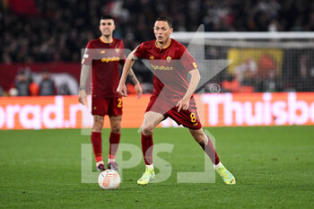 2023-04-20 - Nemanja Matic of AS Roma during the UEFA Europa League match between AS Roma and Feyenoord at Stadio Olimpico on April 20, 2023 in Rome, Italy. - QUARTER FINALS - ROMA VS FEYENOORD - UEFA EUROPA LEAGUE - SOCCER