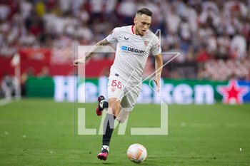 2023-04-20 - Lucas Ocampos of Sevilla FC in action during the UEFA Europa League, Quarter-finals, 2nd leg football match between Sevilla FC and Manchester United on April 20, 2023 at Estadio Ramon Sanchez Pizjuan in Sevilla, Spain - FOOTBALL - EUROPA LEAGUE - SEVILLA FC V MANCHESTER UNITED - UEFA EUROPA LEAGUE - SOCCER