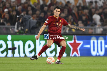 2023-05-11 - Roger Ibanez of A.S. Roma during the first leg of the Semi-final of the UEFA Europa League between A.S. Roma vs Bayer 04 Leverkusen on May 11, 2023 at the Stadio Olimpico in Rome. - SEMIFINAL - AS ROMA VS BAYER 04 LEVERKUSEN - UEFA EUROPA LEAGUE - SOCCER