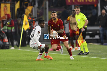 2023-05-11 - Leonardo Spinazzola of A.S. Roma during the first leg of the Semi-final of the UEFA Europa League between A.S. Roma vs Bayer 04 Leverkusen on May 11, 2023 at the Stadio Olimpico in Rome. - SEMIFINAL - AS ROMA VS BAYER 04 LEVERKUSEN - UEFA EUROPA LEAGUE - SOCCER