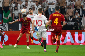 2023-05-31 - AS Roma’s Paulo Dybala overhead kick during Europe League final soccer match between AS Roma vs. Sevilla at the Puskas Arena in Budapest, Hungary, 31st of May 2023 - FINAL - SEVILLA FC VS AS ROMA - UEFA EUROPA LEAGUE - SOCCER