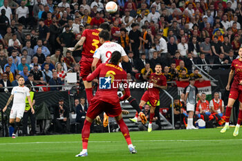 2023-05-31 - AS Roma’s Roger Ibanez and AS Roma’s Chris Smalling during Europe League final soccer match between AS Roma vs. Sevilla at the Puskas Arena in Budapest, Hungary, 31st of May 2023 - FINAL - SEVILLA FC VS AS ROMA - UEFA EUROPA LEAGUE - SOCCER