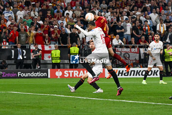 2023-05-31 - AS Roma’s Bryan Cristante overhead kick during Europe League final soccer match between AS Roma vs. Sevilla at the Puskas Arena in Budapest, Hungary, 31st of May 2023 - FINAL - SEVILLA FC VS AS ROMA - UEFA EUROPA LEAGUE - SOCCER