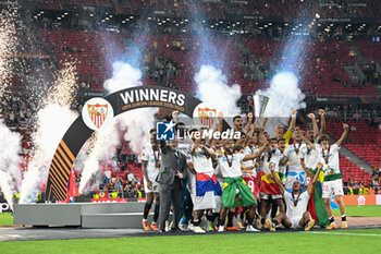 2023-05-31 - Happiness of Sevilla FC after winning the Europe League final soccer match between AS Roma vs. Sevilla at the Puskas Arena in Budapest, Hungary, 31st of May 2023 - FINAL - SEVILLA FC VS AS ROMA - UEFA EUROPA LEAGUE - SOCCER