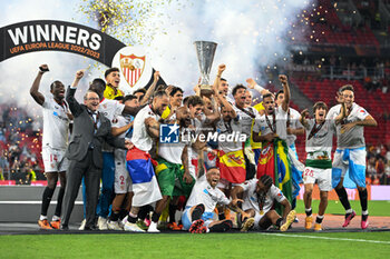 2023-05-31 - Happiness of Sevilla FC after the Europe League final soccer match between AS Roma vs. Sevilla at the Puskas Arena in Budapest, Hungary, 31st of May 2023 - FINAL - SEVILLA FC VS AS ROMA - UEFA EUROPA LEAGUE - SOCCER
