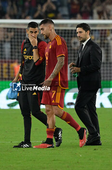 2023-10-05 - Lorenzo Pellegrini (AS Roma); is out due to injury  during the UEFA Europa League 2023-2024 football match between AS Roma and Servette FC at the Olympic Stadium in Rome on 05 October 2023. - AS ROMA VS SERVETTE FC - UEFA EUROPA LEAGUE - SOCCER
