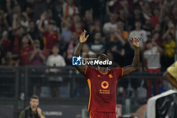 2023-10-05 - Romelu Lukaku (AS Roma); celebrates after scoring the goal 1-0 during the UEFA Europa League 2023-2024 football match between AS Roma and Servette FC at the Olympic Stadium in Rome on 05 October 2023. - AS ROMA VS SERVETTE FC - UEFA EUROPA LEAGUE - SOCCER