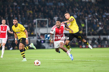 2023-10-05 - 7 Steven Bergwijn of Ajax competing with 13 Orbelin Pineda of AEK during the UEFA Europa League, Group B match between AEK FC and Ajax at Opap Arena on October 5, 2023, in Athens,
Greece. - UEFA EUROPA LEAGUE - AEK FC VS AJAX, EUROPA LEAGUE, GROUP B - UEFA EUROPA LEAGUE - SOCCER