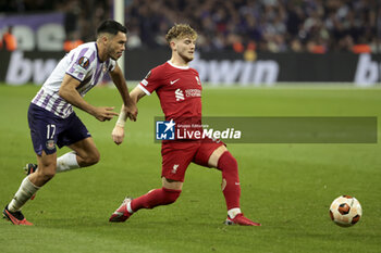 2023-11-09 - Harvey Elliott of Liverpool, left Gabriel Suazo of Toulouse during the UEFA Europa League, Group E football match between Toulouse FC and Liverpool FC on November 9, 2023 at the Stadium in Toulouse, France - FOOTBALL - EUROPA LEAGUE - TOULOUSE V LIVERPOOL - UEFA EUROPA LEAGUE - SOCCER