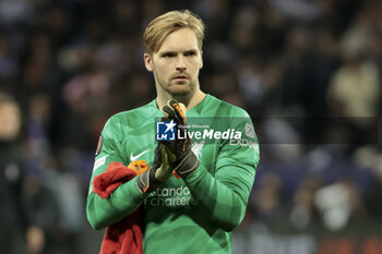 2023-11-09 - Goalkeeper of Liverpool Caoimhim Kelleher salutes the supporters following the UEFA Europa League, Group E football match between Toulouse FC and Liverpool FC on November 9, 2023 at the Stadium in Toulouse, France - FOOTBALL - EUROPA LEAGUE - TOULOUSE V LIVERPOOL - UEFA EUROPA LEAGUE - SOCCER