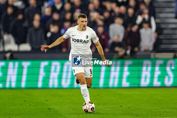 2023-12-14 - Maximilian Eggestein (8) of SC Freiburg during the UEFA Europa League, Group A football match between West Ham United and Freiburg on 14 December 2023 at the London Stadium in London, England - FOOTBALL - EUROPA LEAGUE - WEST HAM V FREIBURG - UEFA EUROPA LEAGUE - SOCCER