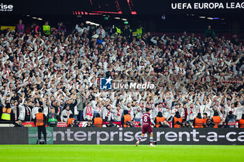 2023-12-14 - SC Freiburg fans during the UEFA Europa League, Group A football match between West Ham United and Freiburg on 14 December 2023 at the London Stadium in London, England - FOOTBALL - EUROPA LEAGUE - WEST HAM V FREIBURG - UEFA EUROPA LEAGUE - SOCCER