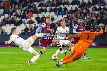 2023-12-14 - Jarrod Bowen (20) of West Ham United during the UEFA Europa League, Group A football match between West Ham United and Freiburg on 14 December 2023 at the London Stadium in London, England - FOOTBALL - EUROPA LEAGUE - WEST HAM V FREIBURG - UEFA EUROPA LEAGUE - SOCCER