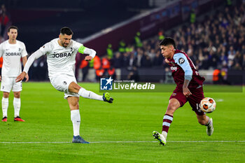 2023-12-14 - Vincenzo Grifo (32) of SC Freiburg during the UEFA Europa League, Group A football match between West Ham United and Freiburg on 14 December 2023 at the London Stadium in London, England - FOOTBALL - EUROPA LEAGUE - WEST HAM V FREIBURG - UEFA EUROPA LEAGUE - SOCCER