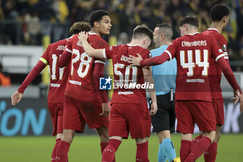 2023-12-14 - Jarell Quansah of Liverpool celebrates his goal with teammates during the UEFA Europa League, Group E football match between Royale Union Saint-Gilloise and Liverpool FC on December 14, 2023 at Lotto Park in Anderlecht, Belgium - FOOTBALL - EUROPA LEAGUE - UNION SG V LIVERPOOL - UEFA EUROPA LEAGUE - SOCCER