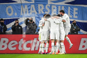 2023-02-08 - Alexis SANCHEZ of Marseille celebrate his goal with teammates during the French Cup, round of 16 football match between Olympique de Marseille and Paris Saint-Germain on February 8, 2023 at Velodrome stadium in Marseille, France - FOOTBALL - FRENCH CUP - MARSEILLE V PARIS SG - FRENCH CUP - SOCCER