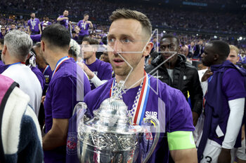 2023-04-29 - Brecht Dejaegere of Toulouse celebrates the victory following the French Cup Final 2023 football match between FC Nantes and Toulouse FC (TFC, Tefece) on April 29, 2023 at Stade de France in Saint-Denis near Paris, France - FOOTBALL - FRENCH CUP - FINAL - NANTES V TOULOUSE - FRENCH CUP - SOCCER