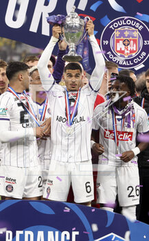 2023-04-29 - Zakaria Aboukhlal of Toulouse celebrates with teammates during the trophy ceremony following the French Cup Final 2023 football match between FC Nantes and Toulouse FC (TFC, Tefece) on April 29, 2023 at Stade de France in Saint-Denis near Paris, France - FOOTBALL - FRENCH CUP - FINAL - NANTES V TOULOUSE - FRENCH CUP - SOCCER