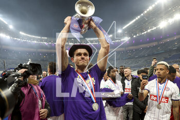 2023-04-29 - Rasmus Nicolaisen of Toulouse celebrates the victory following the French Cup Final 2023 football match between FC Nantes and Toulouse FC (TFC, Tefece) on April 29, 2023 at Stade de France in Saint-Denis near Paris, France - FOOTBALL - FRENCH CUP - FINAL - NANTES V TOULOUSE - FRENCH CUP - SOCCER