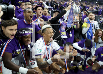 2023-04-29 - Rafael Ratao of Toulouse and teammates celebrate the victory following the French Cup Final 2023 football match between FC Nantes and Toulouse FC (TFC, Tefece) on April 29, 2023 at Stade de France in Saint-Denis near Paris, France - FOOTBALL - FRENCH CUP - FINAL - NANTES V TOULOUSE - FRENCH CUP - SOCCER